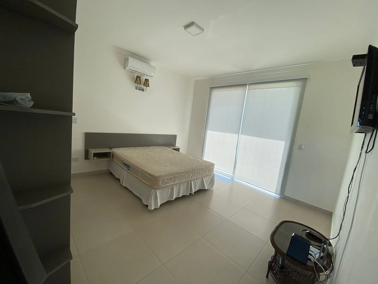 Imagem Sobrado de Alto Padrão no Condominio Resort Riviera de Santa Cristina XIII com 3.000M² de terreno com acesso privativo a represa