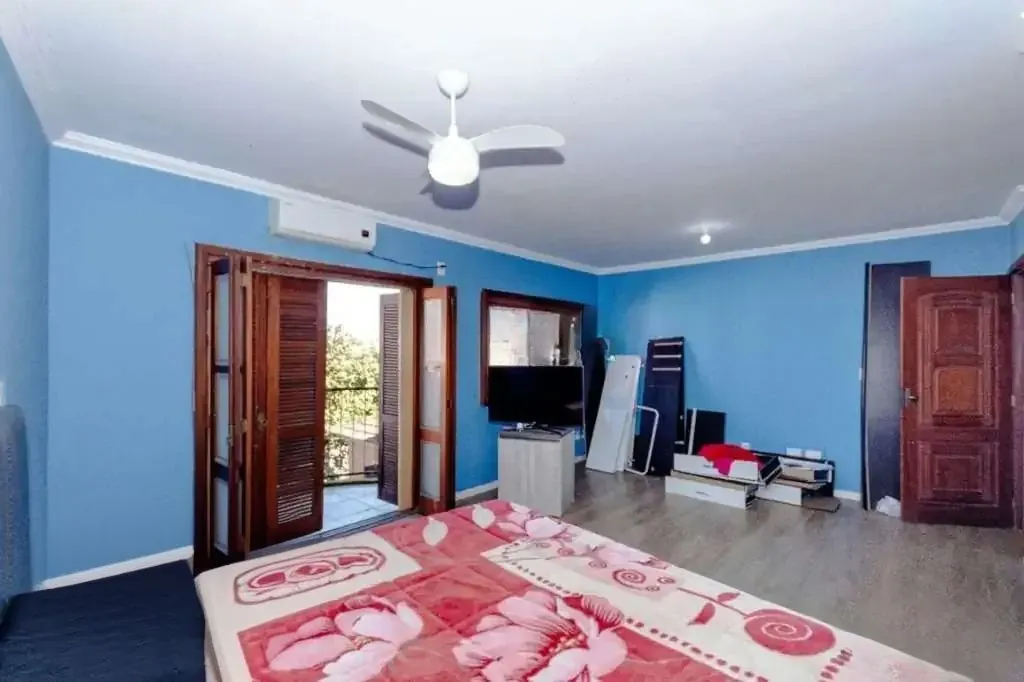 Imagem Casa à venda com 3 dormitórios, 1 suíte e espaço gourmet em terreno alto