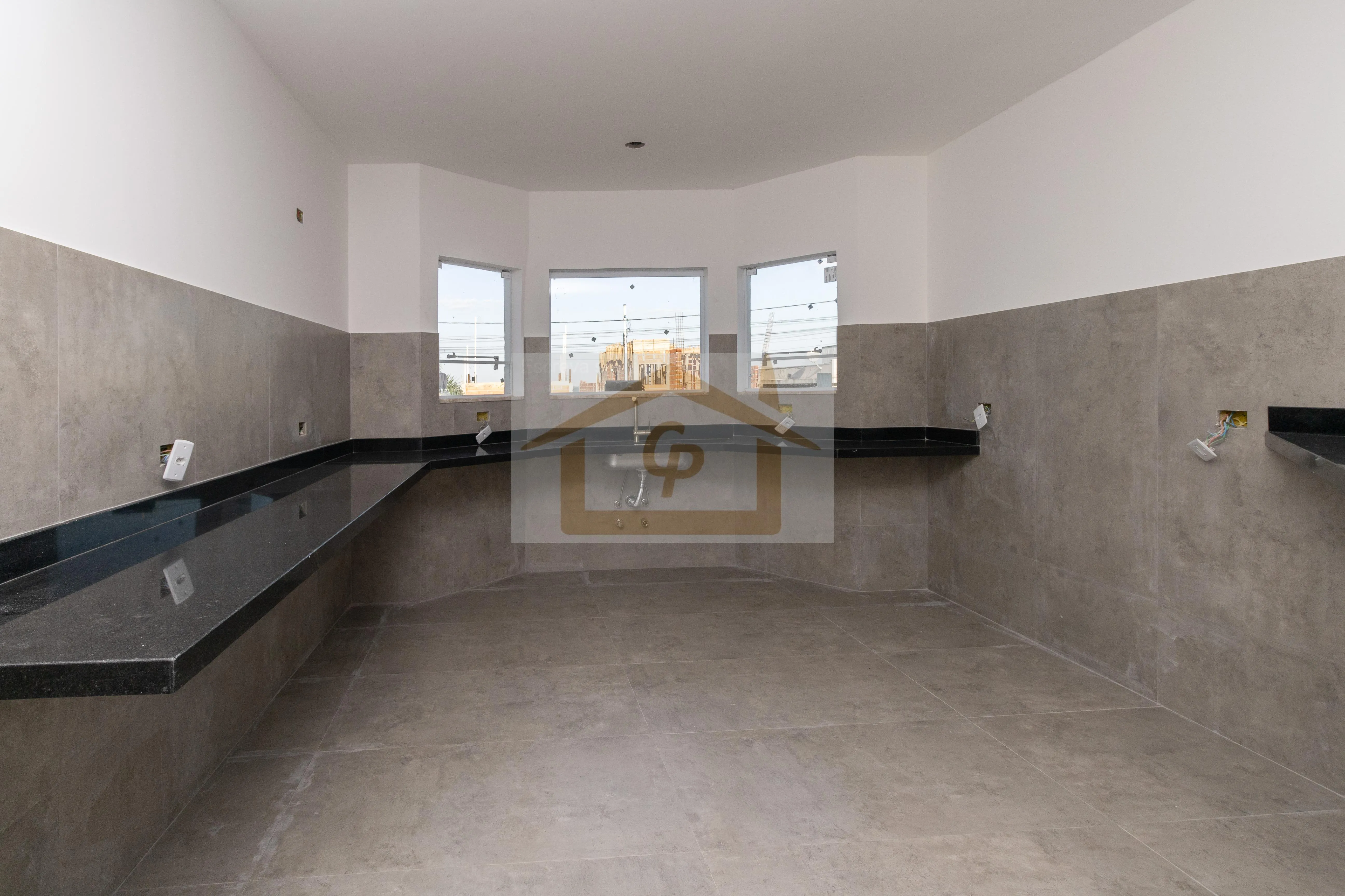 Imagem terreno 1000 metros, Casa com 2 suítes no andar térreo + um suíte no superior *varanda