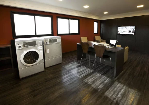 Imagem Flat no Edifício The Town Flat Service disponível para locação, com 1 dormitório e vaga
