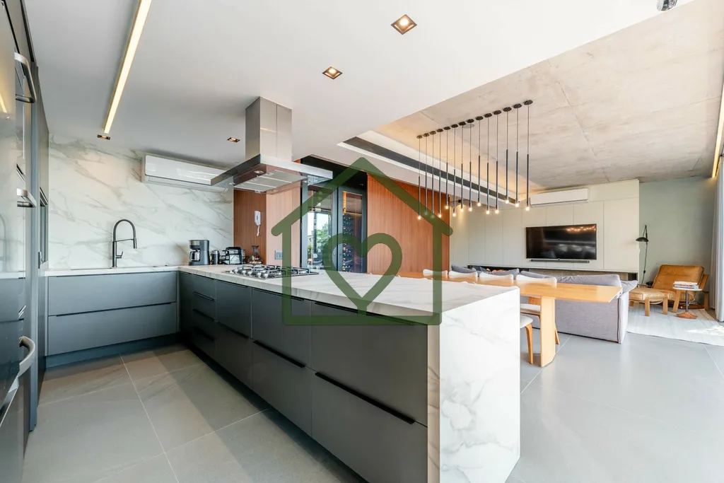 Imagem Viva com sofisticação em um dos bairros mais nobres de Porto Alegre. Este apartamento garden de 20...