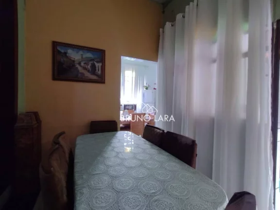 Imagem Casa à venda no centro - Igarapé/MG.