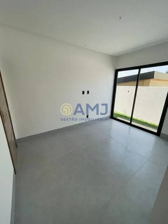 Imagem Casa térrea à venda no Jardins Capri | Lote de esquina com 4 suítes, piscina e alto padrão em Goiânia