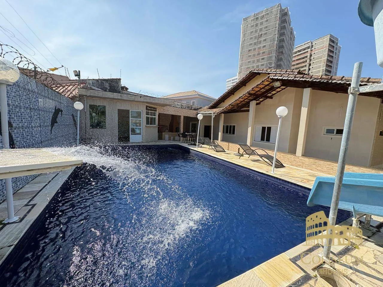 Foto do imóvel Casa com 3 Suítes e Piscina no Flórida
