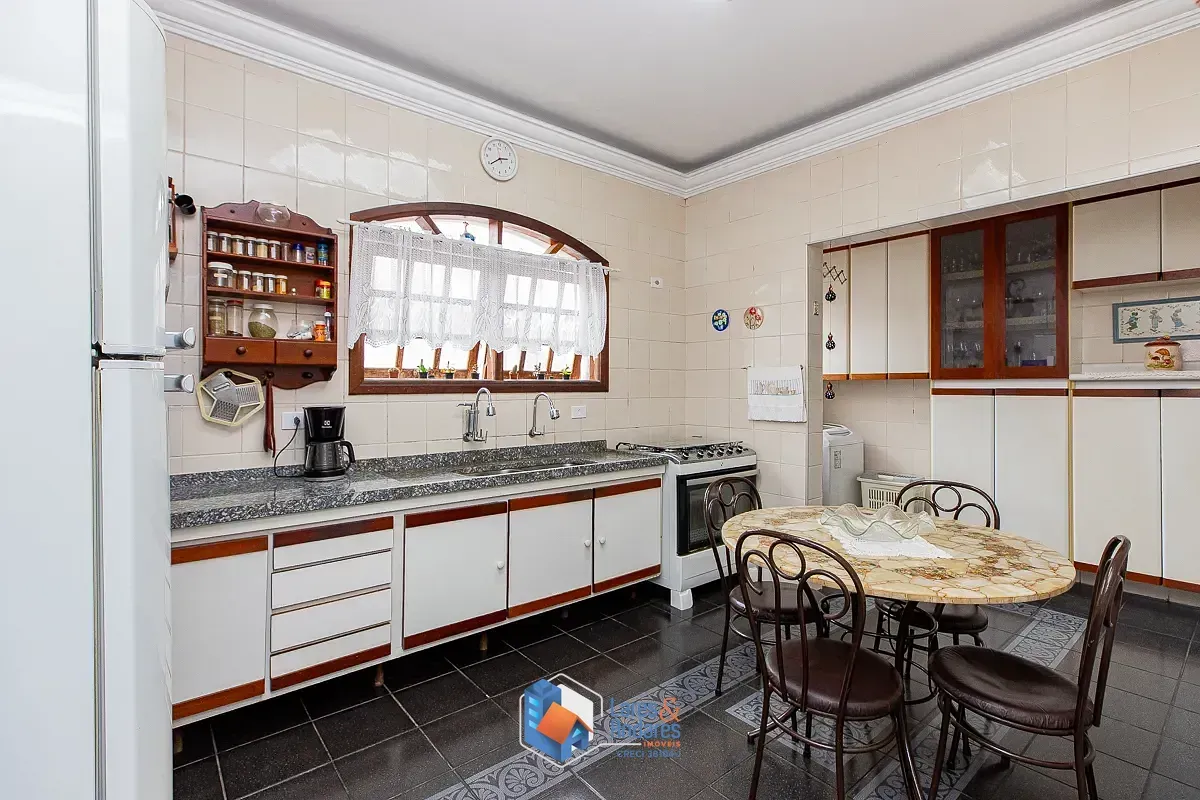 Imagem Sobrado para venda em Jardim Kioto com 7 quartos, sendo 2 suítes, 364m²
