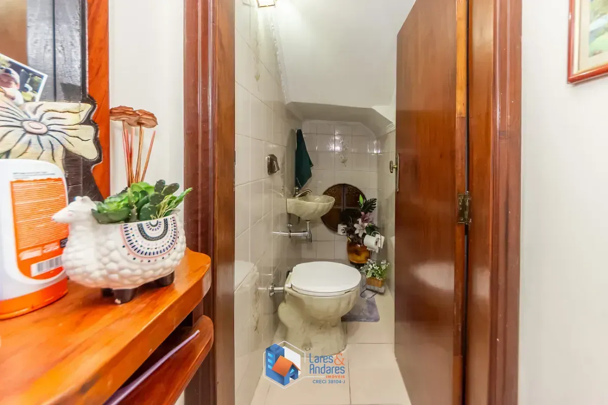 Imagem Sobrado para venda em Vila Guilherme com 4 quartos, sendo 2 suítes, 181m²