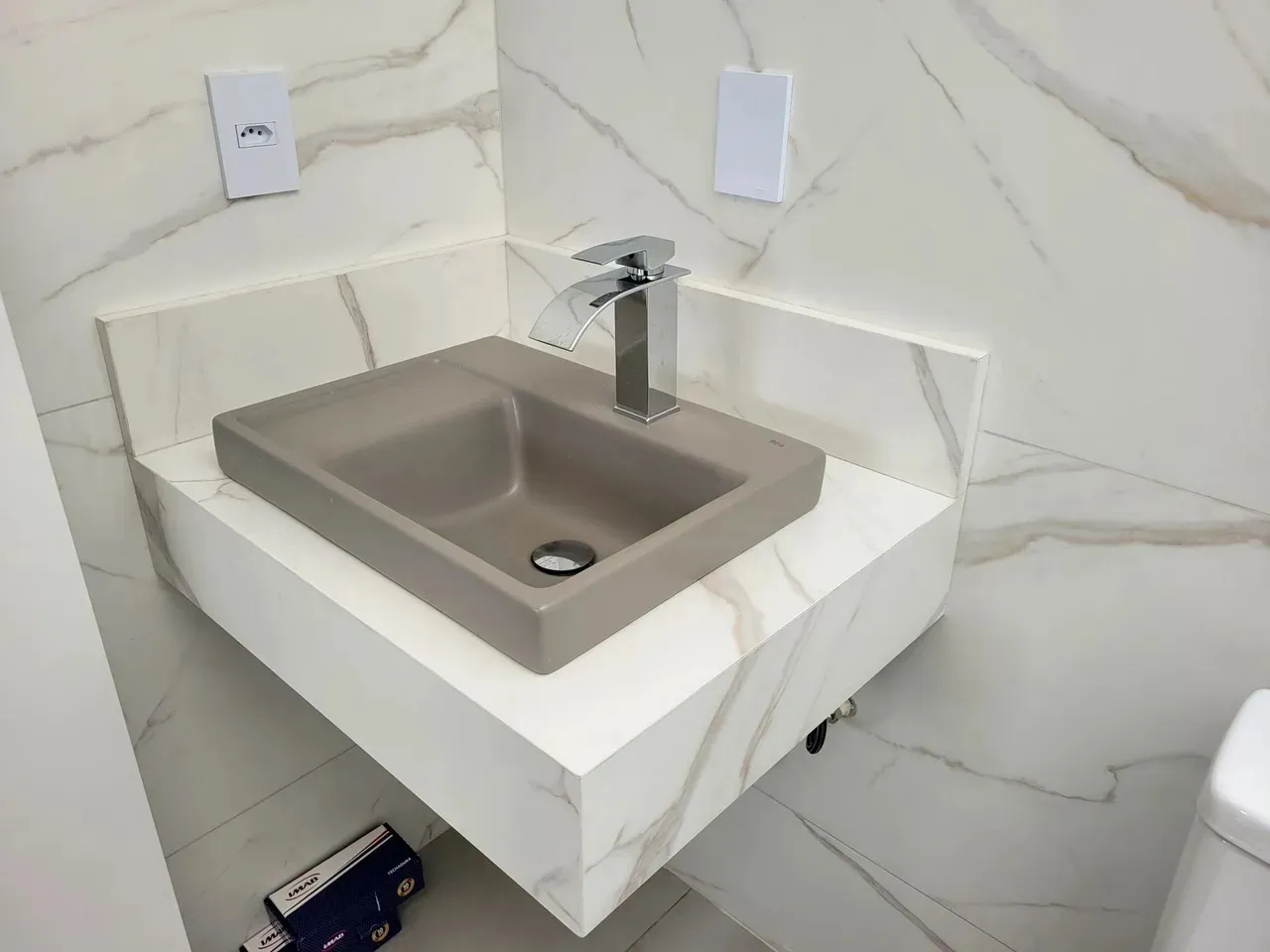 Imagem Casa em Condomínio de Luxo com 3 Suítes em Cajuru do Sul, Sorocaba-SP: 122m², 3 Quartos, 1 Sala e 2 Vagas de Garagem!