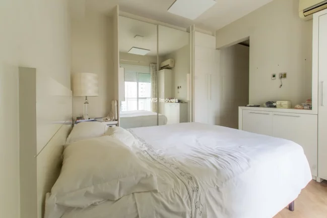 Imagem Apartamento à venda em Moema, com 3 suítes, 2 salas, 5 banheiros, 3 vagas de garagem, 124m².