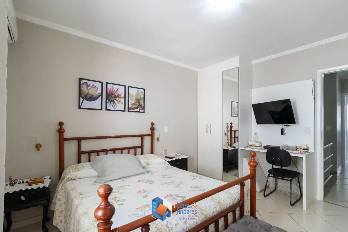 Imagem Casa no condomínio Residencial Recanto dos Pássaros para venda com 3 quartos, sendo 3 suítes, 220m²
