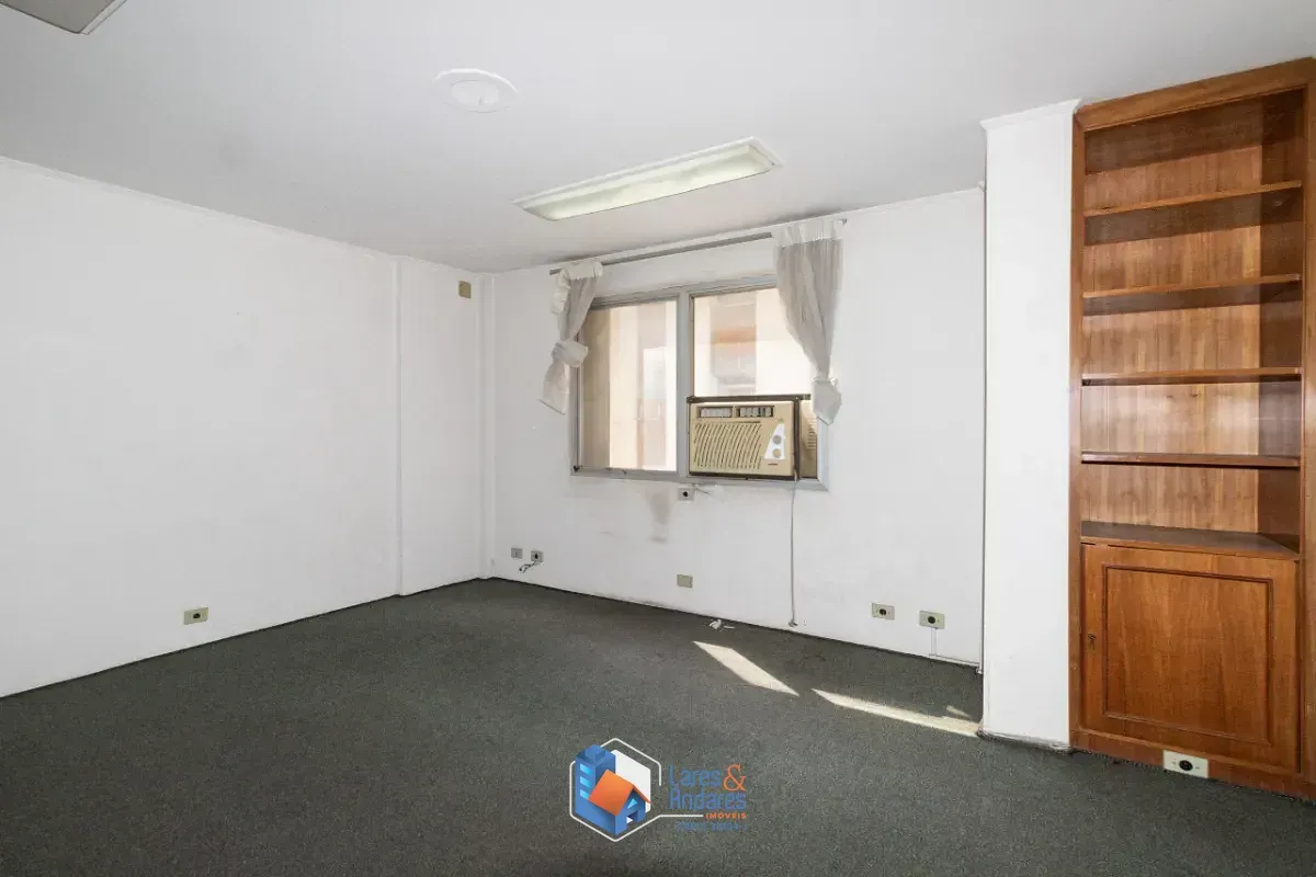 Imagem Conjunto comercial para venda em Liberdade, 276m²