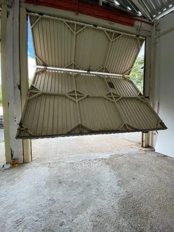 Imagem Barracão e casa já alugados, vendo, aceito permuta ou financio .