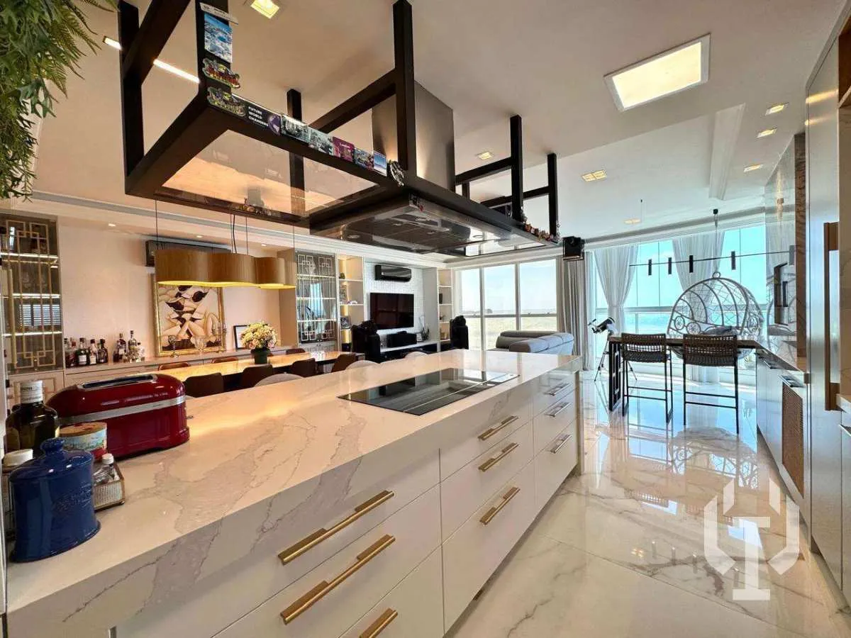 Imagem Apartamento Frente Mar Finamente Mobiliado e Decorado, com 4 Suítes, em Itapema.