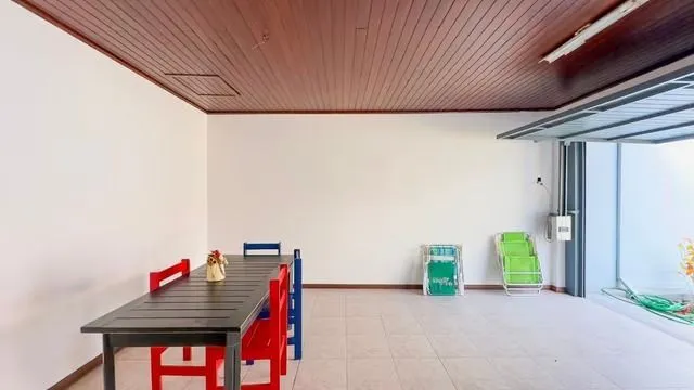 Imagem Casa térrea com 3 dormitórios, piscina, espaço gourmet com churrasqueira.