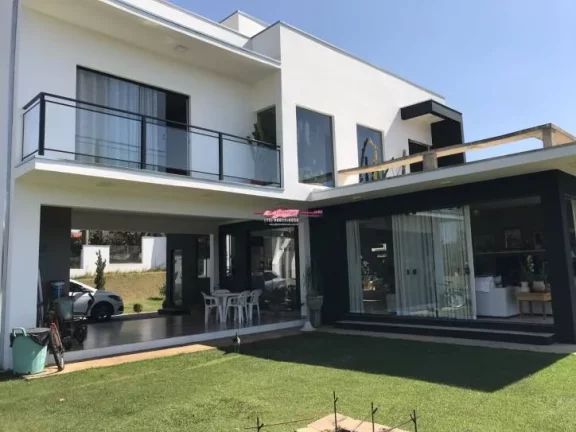 Imagem Casa com fino acabamento e com requinte charmoso e moderno