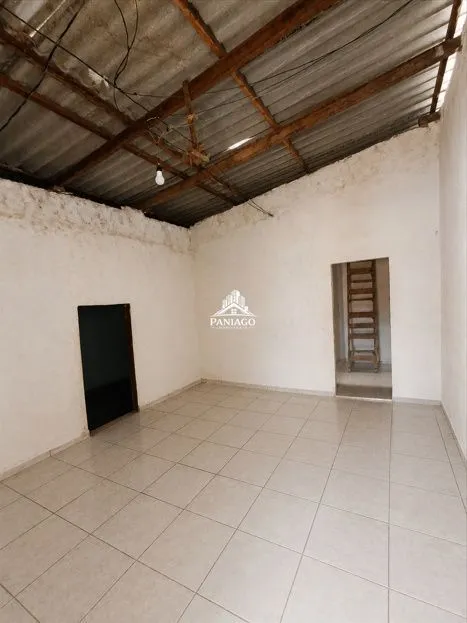 Imagem Imóvel de Esquina com, Ponto Comercial, casa e Amplo Terreno.