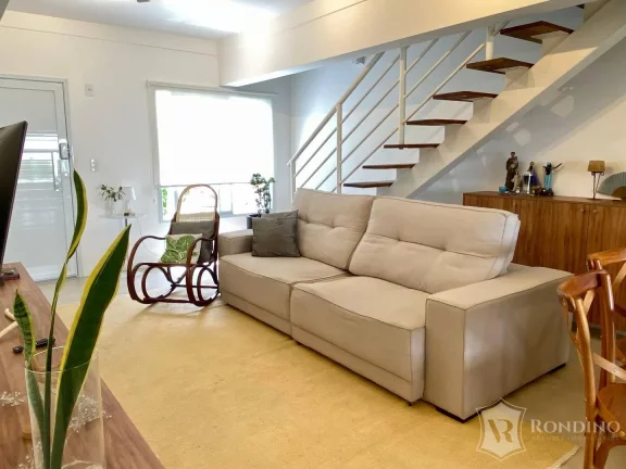 Imagem Casa sobrado em condomínio com 03 dormitório e quintal