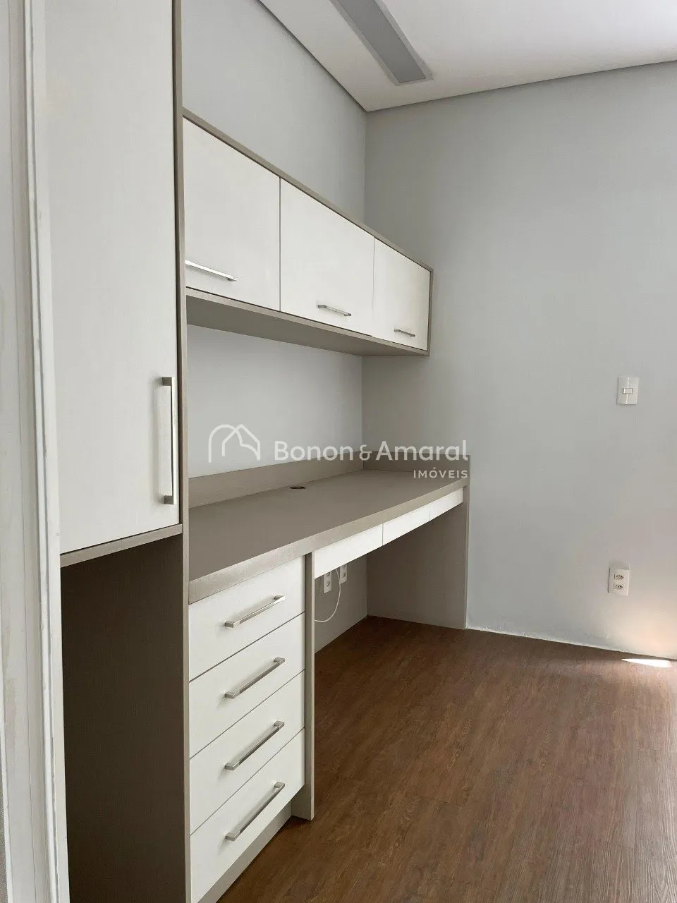 Imagem Casa comercial para venda com salão, 3 salas, elevador, 208 m² no Cambuí