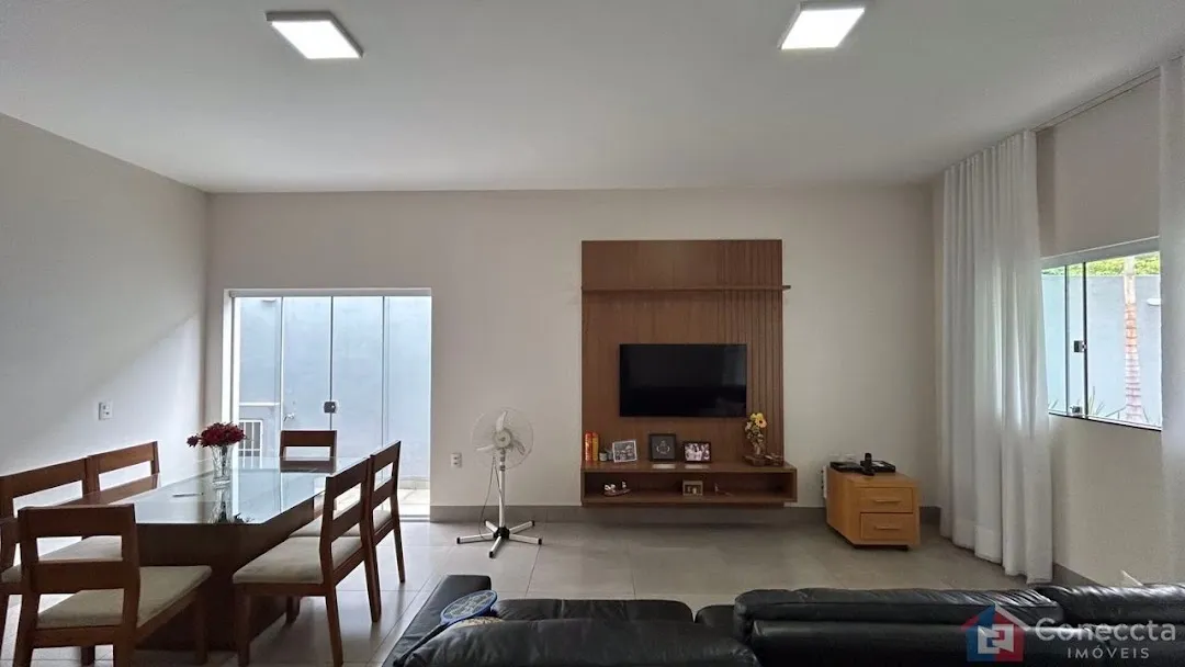 Imagem Casa à venda, 227 m² por R$ 1.080.000,00 - Valparaíso - Patos de Minas/MG