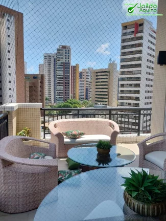 Imagem 4 Suítes espaçosas e 325m² de área privativa poucos metros da Beira-mar.