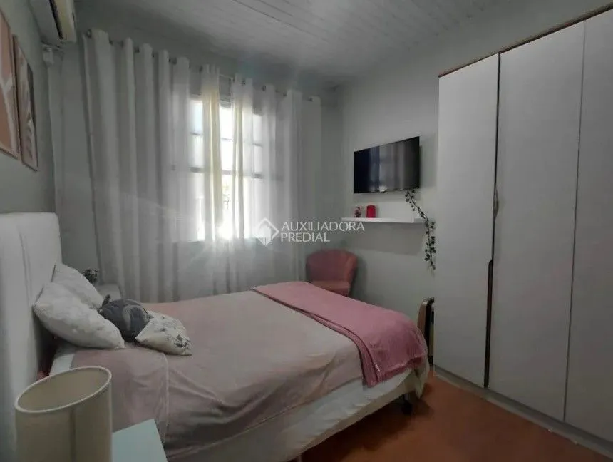Imagem Casa 3 dormitórios no Bairro Coronel Aparício Borges