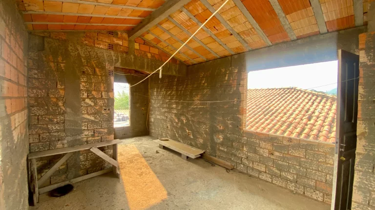 Imagem Casa ampla no bairro Ambrósio em Garopaba-SC, a 5 min do centro e praias. Oportunidade!