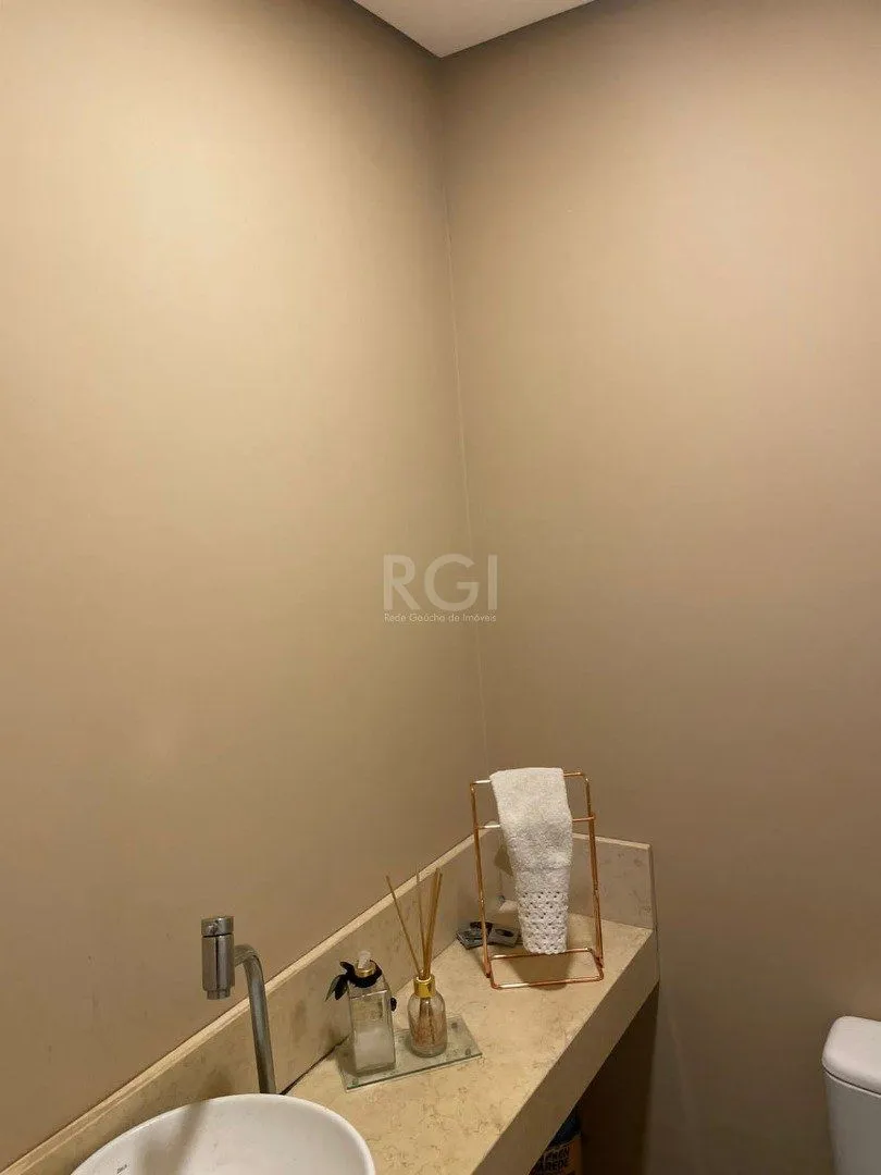 Imagem Sobrado para Venda - 132.69m², 2 dormitórios, sendo 1 suites, 1 vaga - Hípica