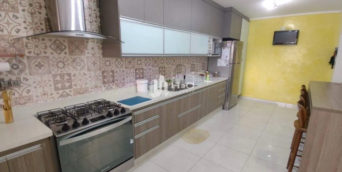 Imagem Oportunidade Sobrado Amplo no Jardim Fernandes - 210m², 3 Dormitórios e 5 Vagas