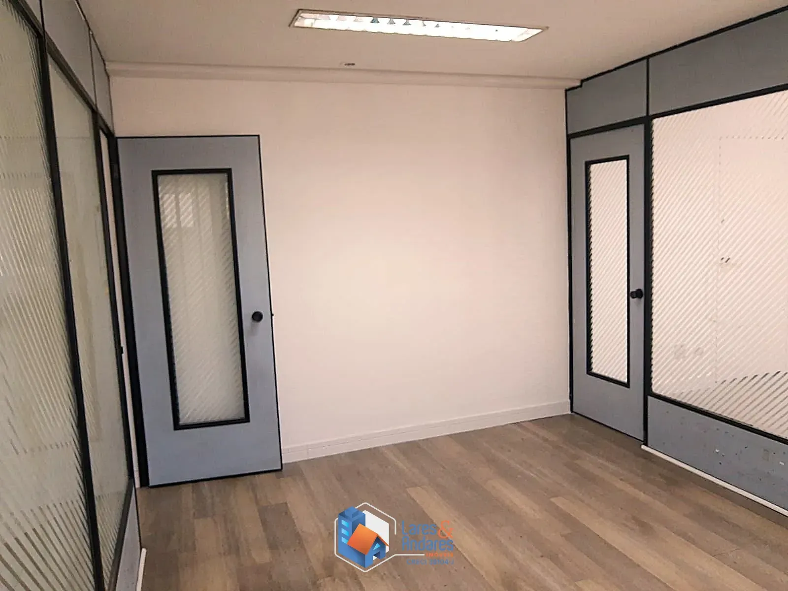 Imagem SALA À VENDA COM 47 M², NO 13º ANDAR, C/2 WC E 1 VG C/ MANOBRISTA - PERDIZES - SP