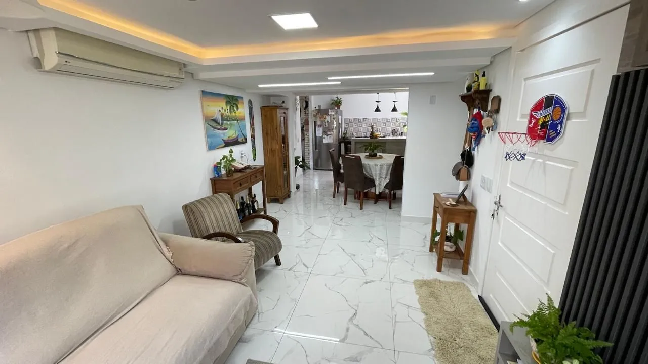 Imagem Casa com 3 dormitórios no bairro Humaitá
