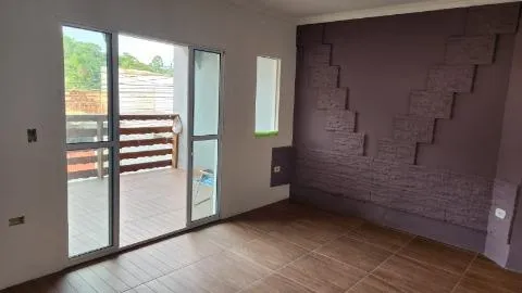 Imagem VENDA DE SOBRADO NO PARQUE RODRIGO BARRETO, EM ARUJÁ/SP, 250m² com 3 quartos, suíte, varanda, quintal e garagem fechada para 2 autos. CONSULTE-NOS.