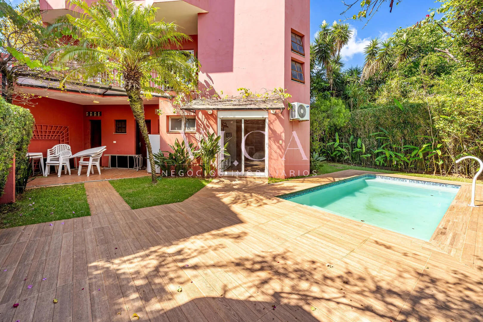 Imagem Casa a venda 470m 3 dormitórios 2 vaga por R$ 2.400.000,00 - Alphaville/SP