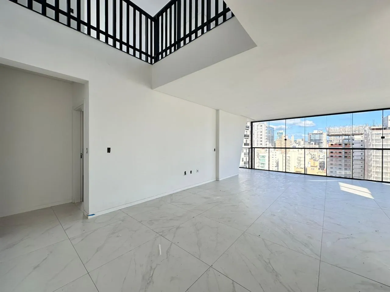 Imagem Apartamento com vista para o mar à venda com 276m2 por R$ 3.950.000,00
