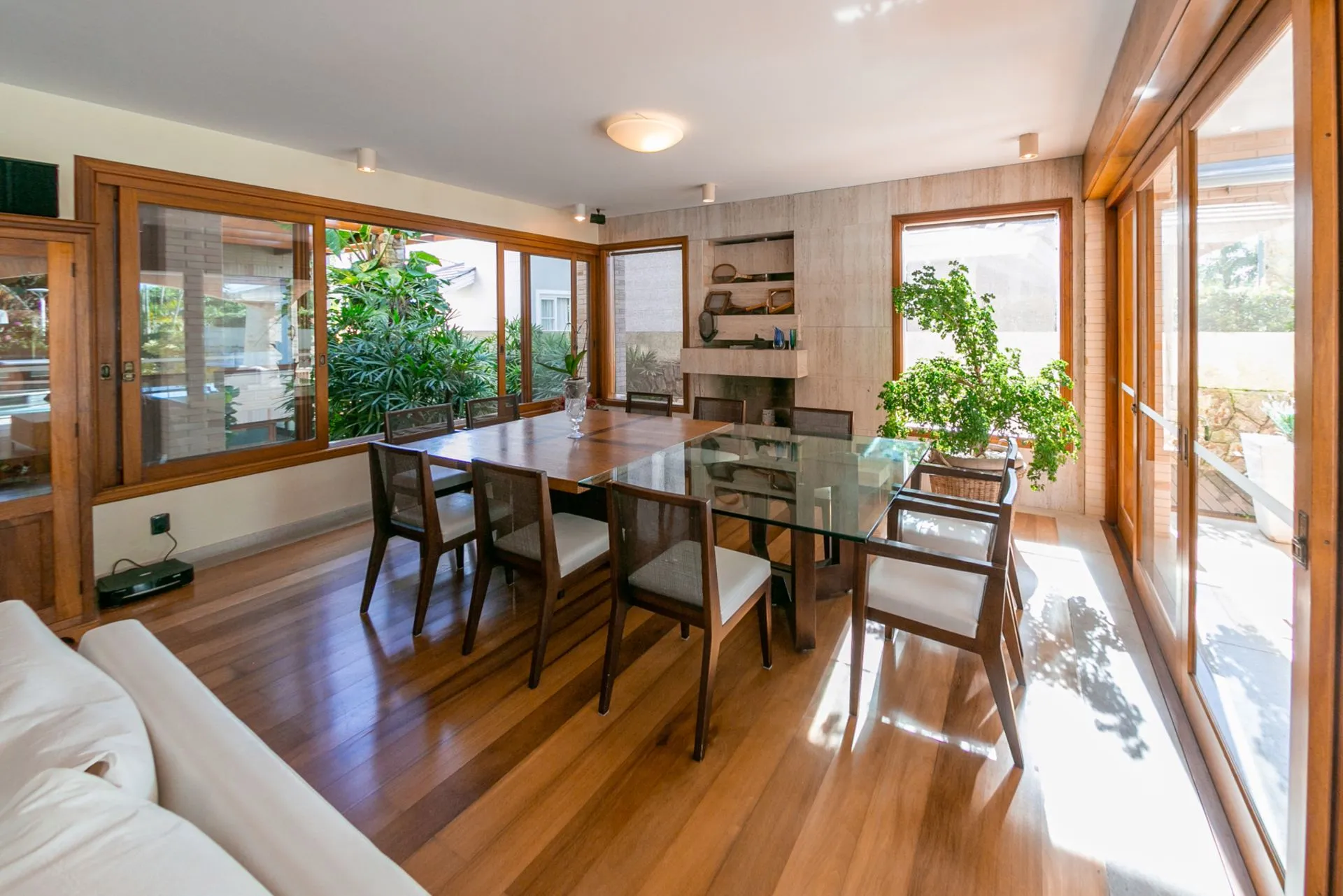 Imagem Casa para Locação Anual em Jurerê Internacional com vista para Praia