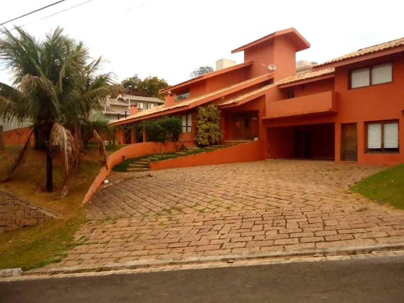 Foto do imóvel Magnífica Casa de Condomínio à Venda em Valinhos-SP, Bairro Pinheiro: 4 quartos, 4 suítes, 3 salas, 5 banheiros, 5 vagas, 450m².