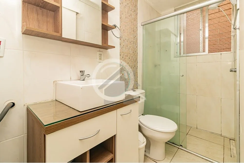 Imagem Descubra este encantador apartamento de 41m². Com dois dormitórios e piso de parquet, o imóvel of...