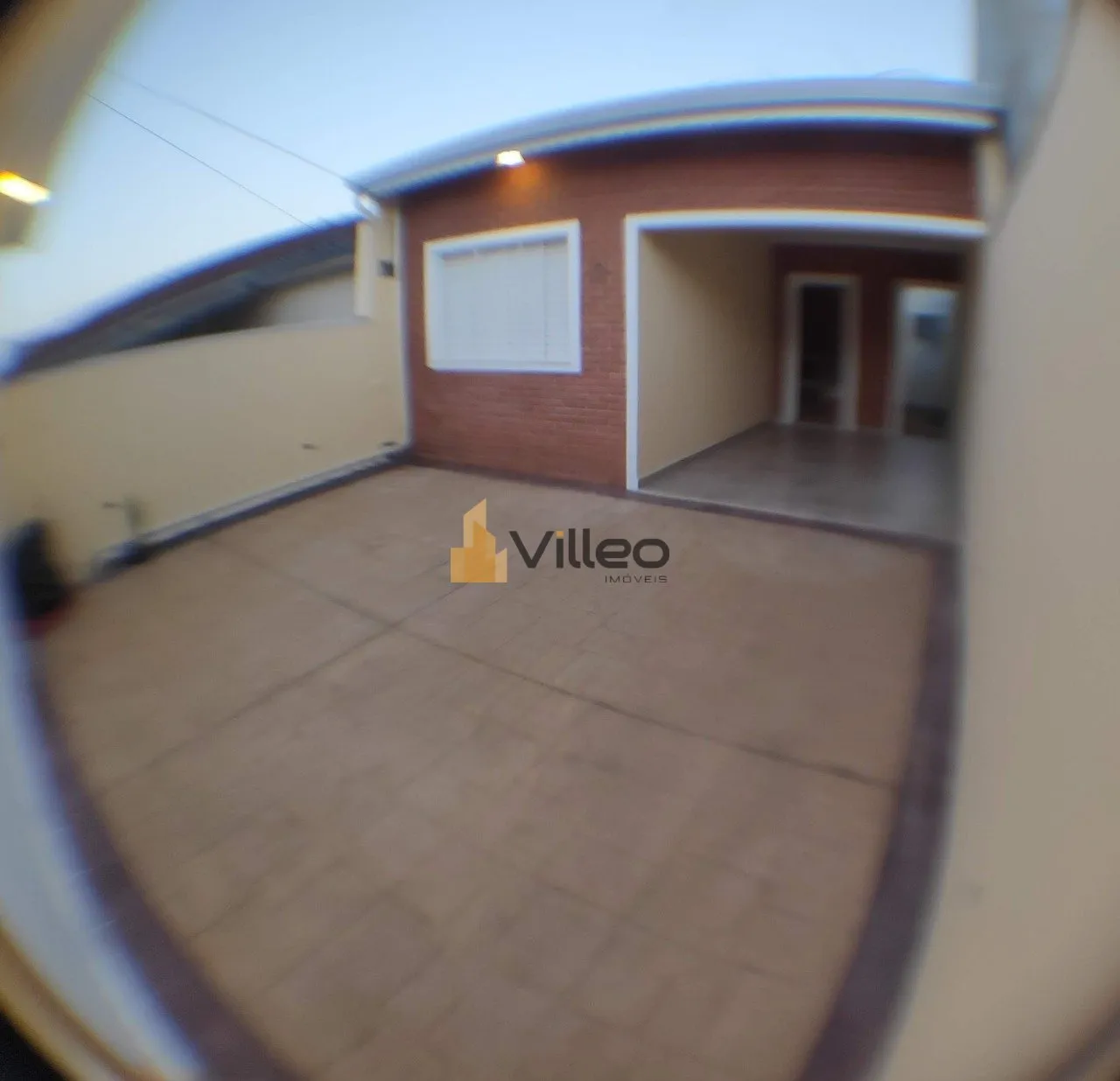 Imagem Duas casas.

Casa do piso superior: Em fino acabamento e inteira reformada.
Sala, dois quartos sendo...