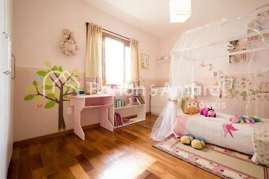 Imagem Casa de condomínio com 340 m² e 4 quartos