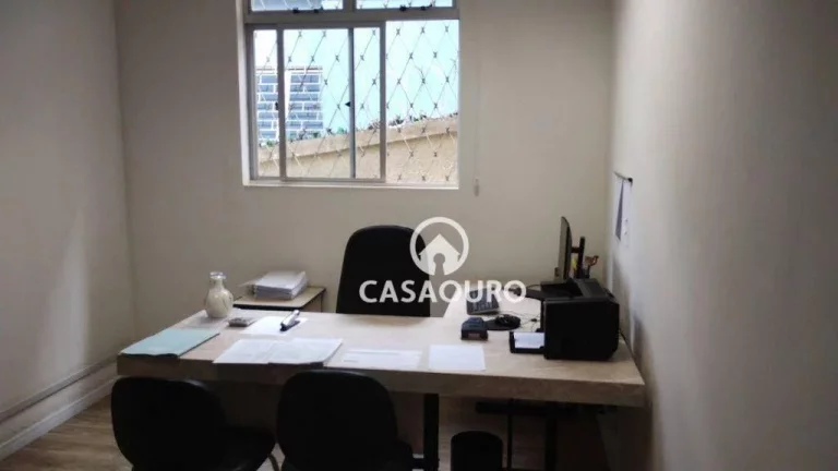 Imagem Casa com 6 dormitórios à venda, 250 m² por R$ 1.010.000,00 - São Lucas - Belo Horizonte/MG