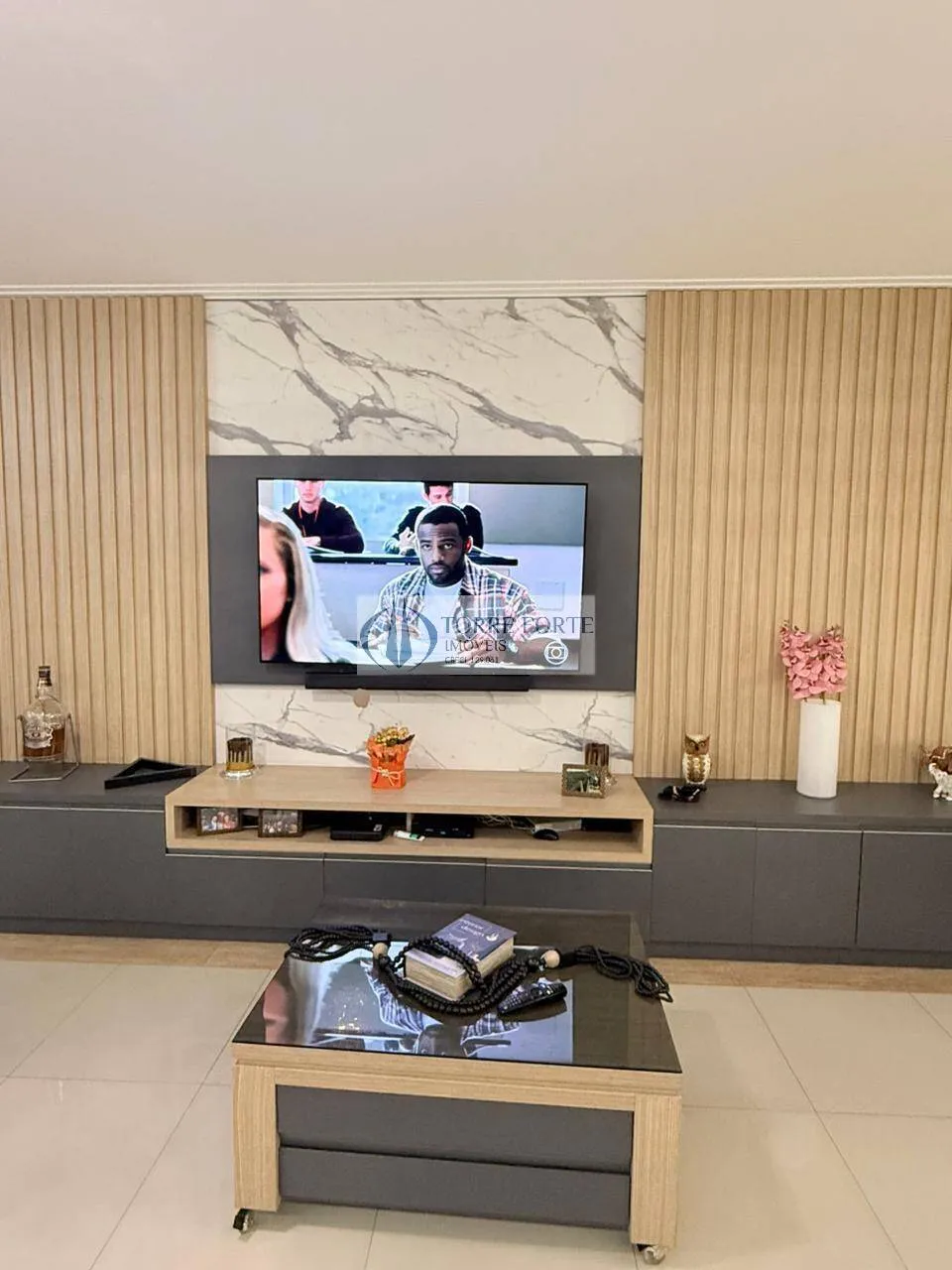 Imagem Linda casa com 4 dormitorios 4 suites 2 vagas na Penha.