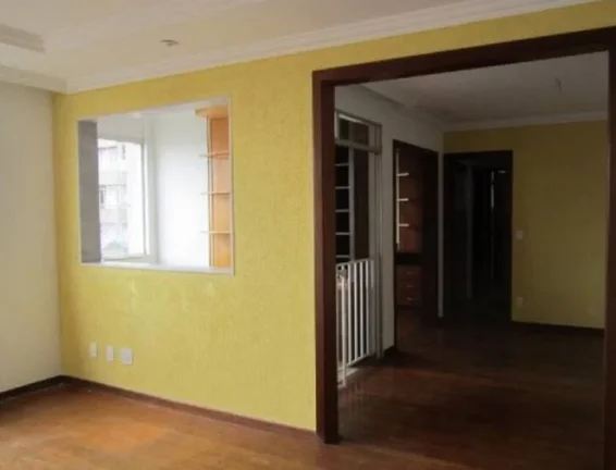 Imagem O  apartamento  encontra-se  em  muito  bom  estado,  com  boa iluminação  e ventilação; tendo  vista  definitiva  e  privilegiada.