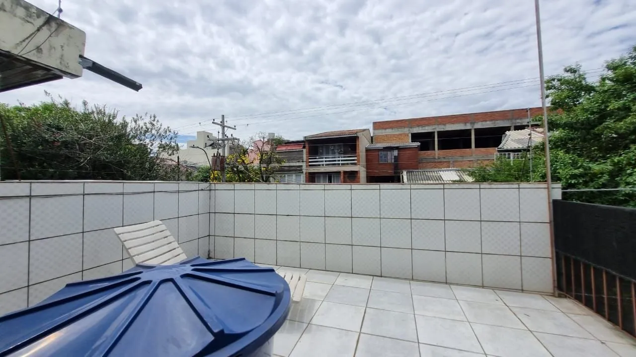 Imagem Casa estilo sobrado para venda de 3 dormitórios com 2 vagas de garagem no bairro Cidade Baixa em Porto Alegre/RS.