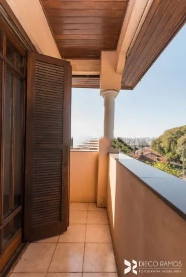 Imagem Casa para Venda - 190m², 4 dormitórios, sendo 1 suites, 2 vagas - Partenon