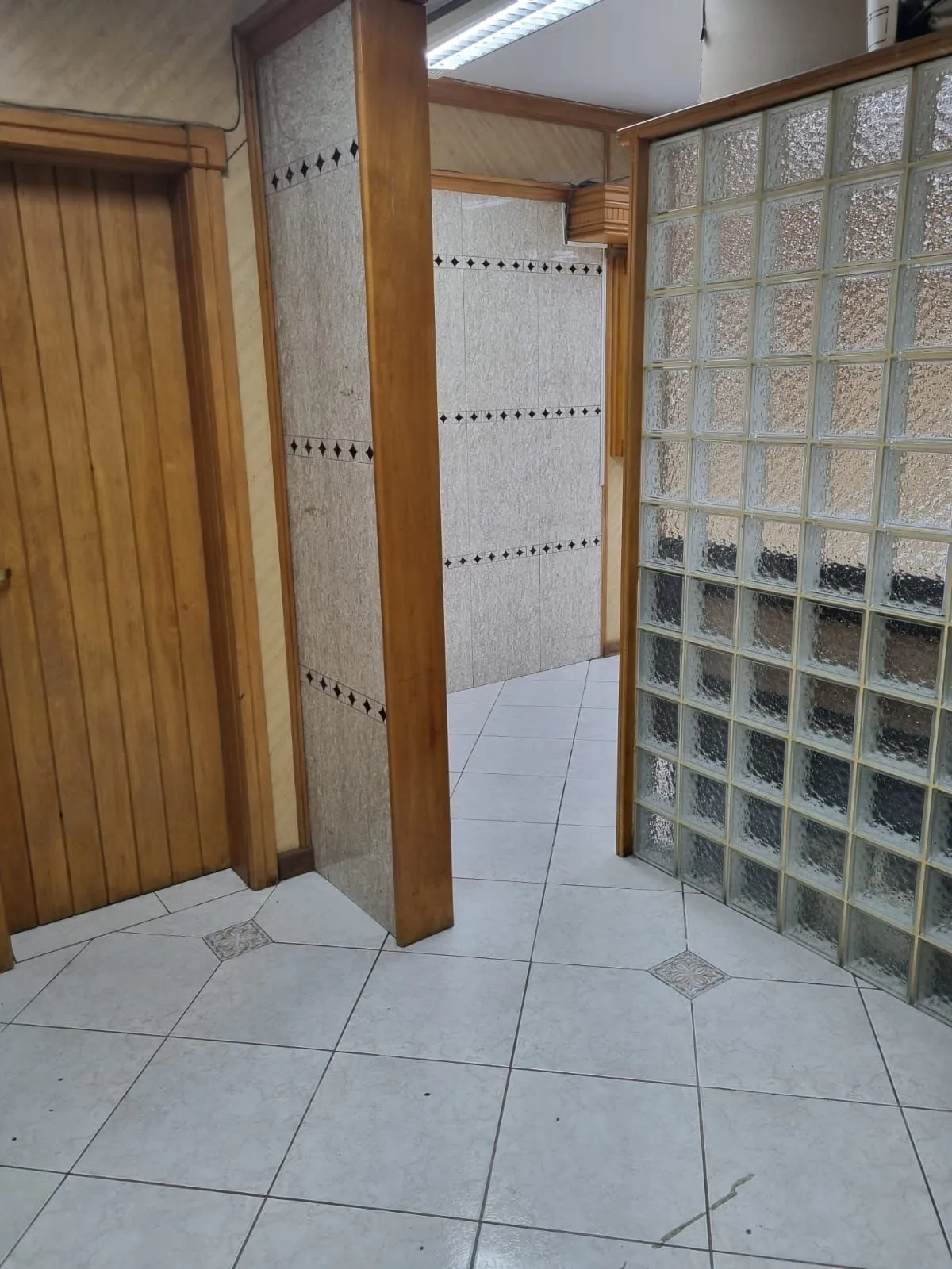 Imagem Loja Térrea de Frente à Venda no Centro Histórico de Porto Alegre