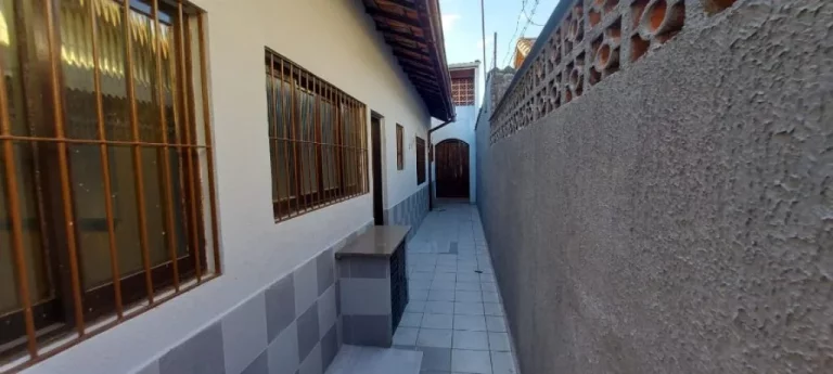Imagem OTIMA OPORTUNIDADE!!! CASA LOCALIZADA NO BAIRRO MARACANÂ COM 2 DORMITORIOS COM SUITE!