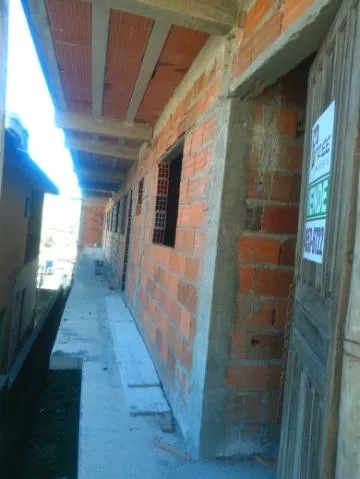 Imagem VENDA DE CASAS EM CONSTRUÇÃO NO MIRANTE, EM ARUJÁ/SP, são 06 casas com 03 cômodos cada e localização estratégica, ótimo para renda! CONSULTE-NOS.