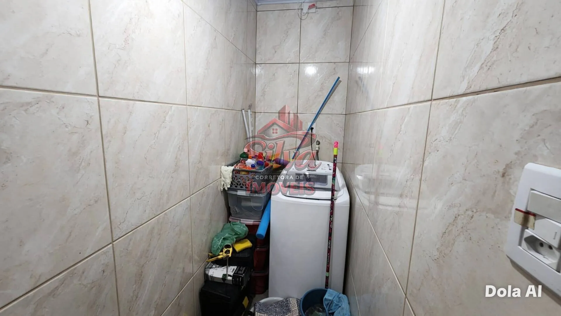 Imagem C756 |Casa com 4 Dormitórios e Piscina a 250 Metros do Mar