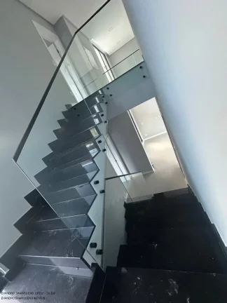 Imagem Imperdível oportunidade: Casa de luxo em condomínio Alphaville - Camaçari-BA, 4 quartos, 4 suítes, 2 salas, 2 banheiros, 4 vagas, 280m².