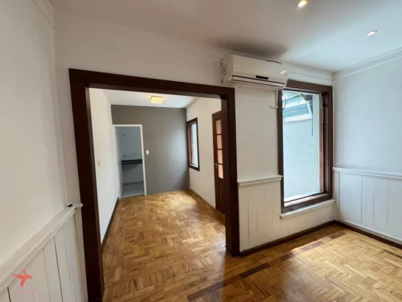 Imagem Casa comercial para locação em São Paulo-SP, bairro Pinheiros: 2 quartos, 2 salas, 2 banheiros, 1 vaga, 110m². Confira!