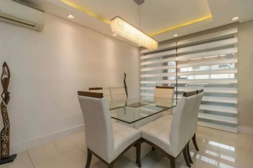 Imagem Casa Seminova 3 Dorm com Pátio e 4 Vagas no Jardim Planalto