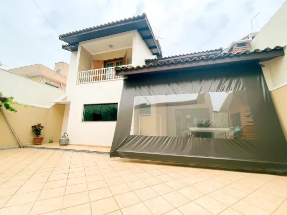 Imagem Sobrado à venda com 3 suítes e 4 vagas de garagem em Bairro dos Casa, SBC